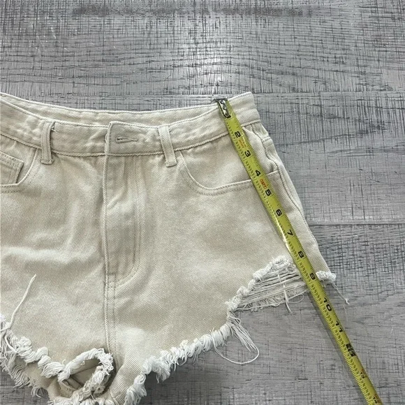 Cider Light Tan Low Rise Cut Off Shorts Size Large - Picture 6 of 7